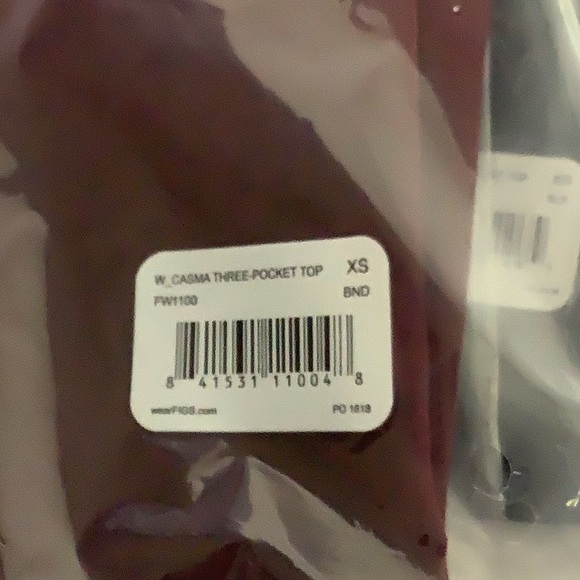 NWT FIGS XS w-casma three pocket top burgundy or black - Picture 6 of 7